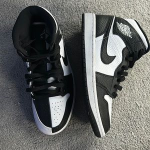 Women air jordan’s 1 Mid SE ‘homage’